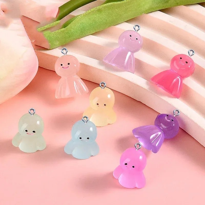 Resin Craft Material - 10 قطع من الحلي الكرتونية المضيئة